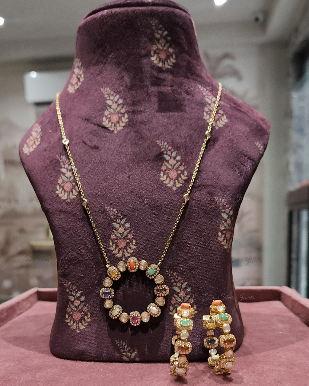 925 Silver Navratan Round Pendant Set