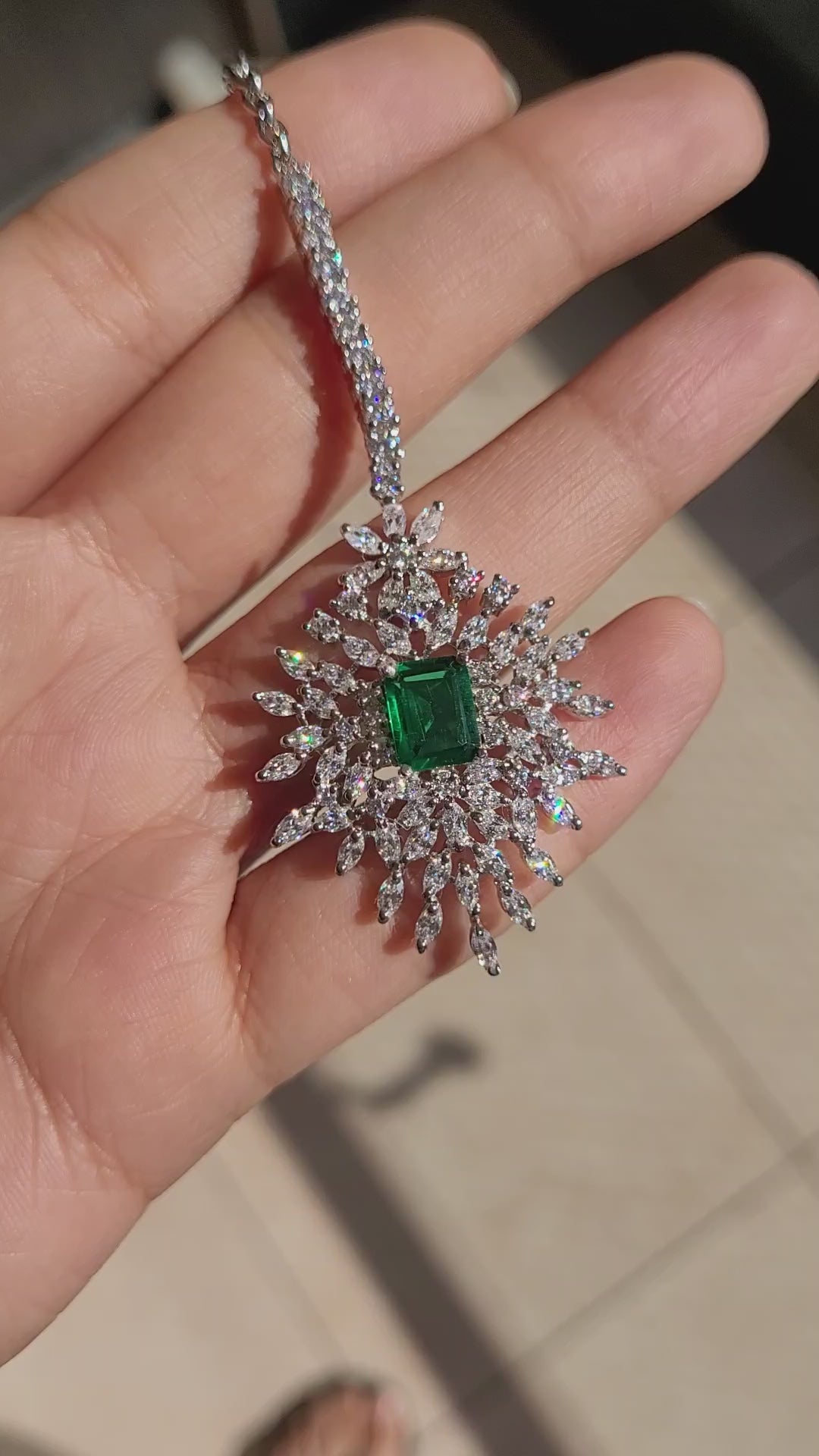 Bold Ethnic Green Love Mangtikka