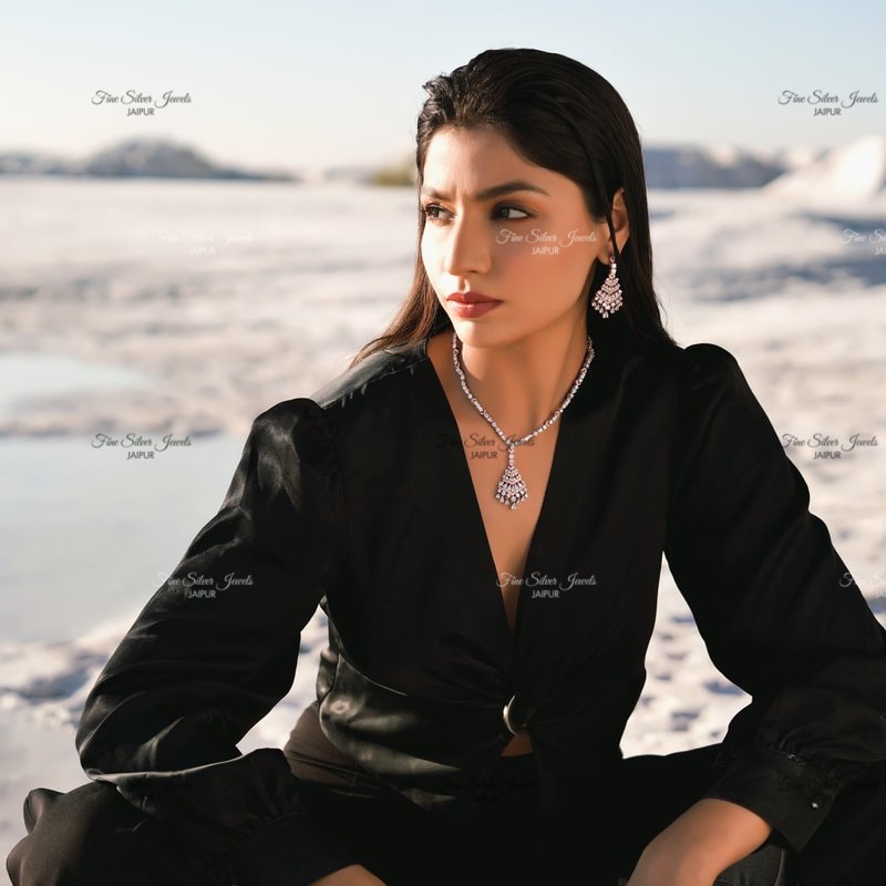 SCINTILLATING DIAMONDS NECKLACE finesilverjewels
